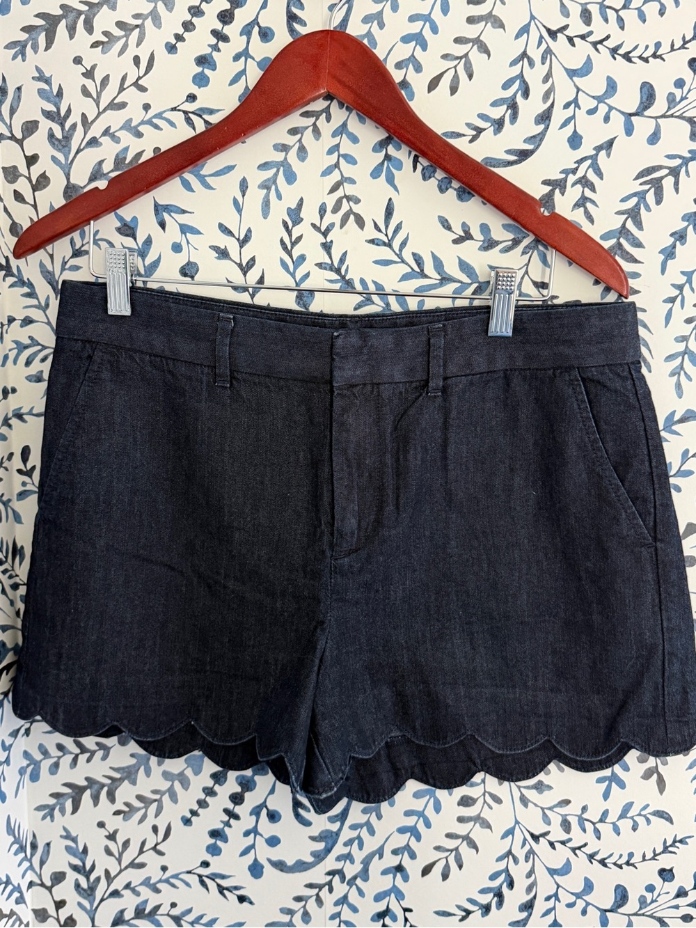 LOFT dark chambray shorts with scalloped hem size 8